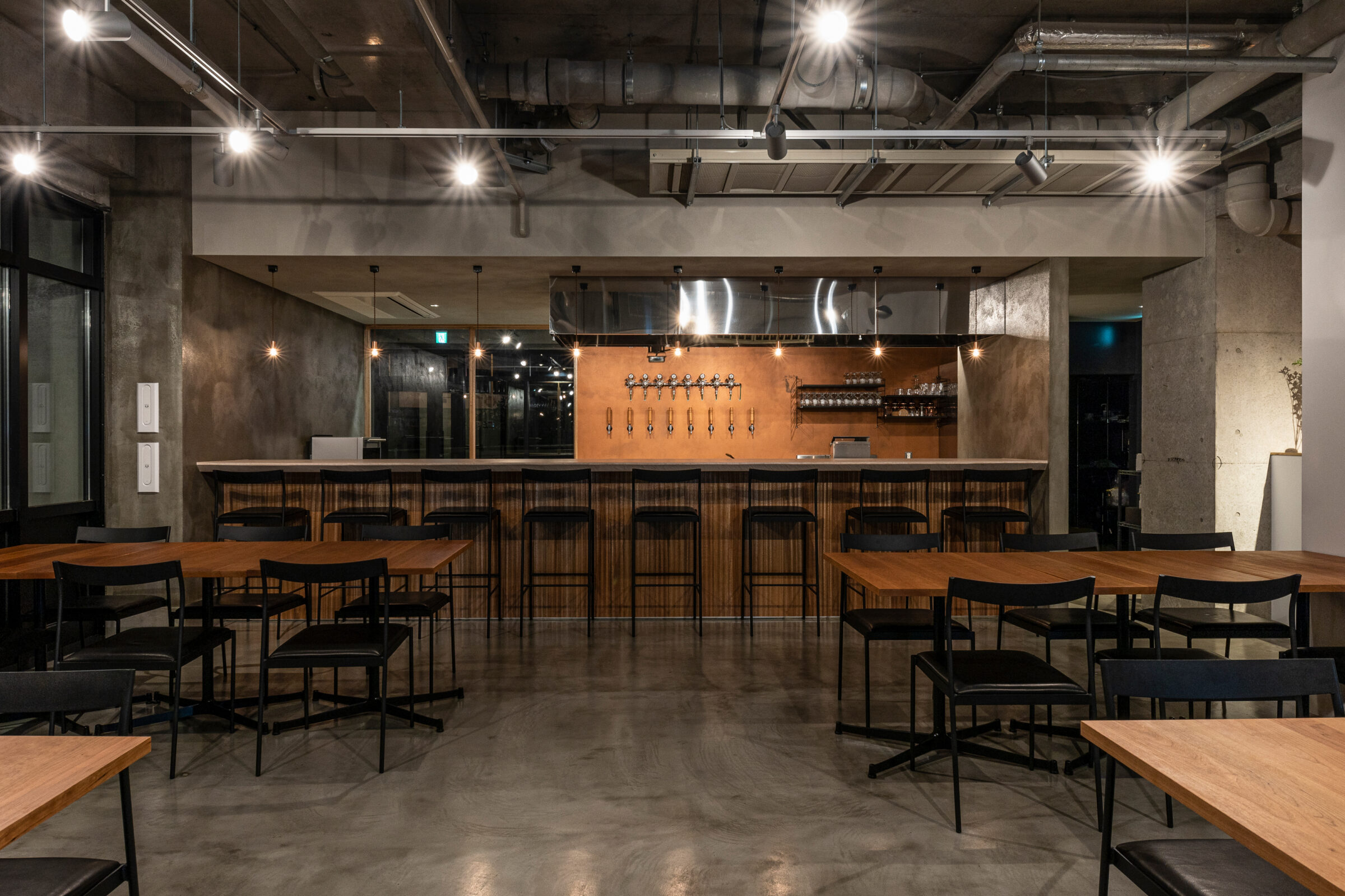 レストラン運営/ビール醸造スタッフ